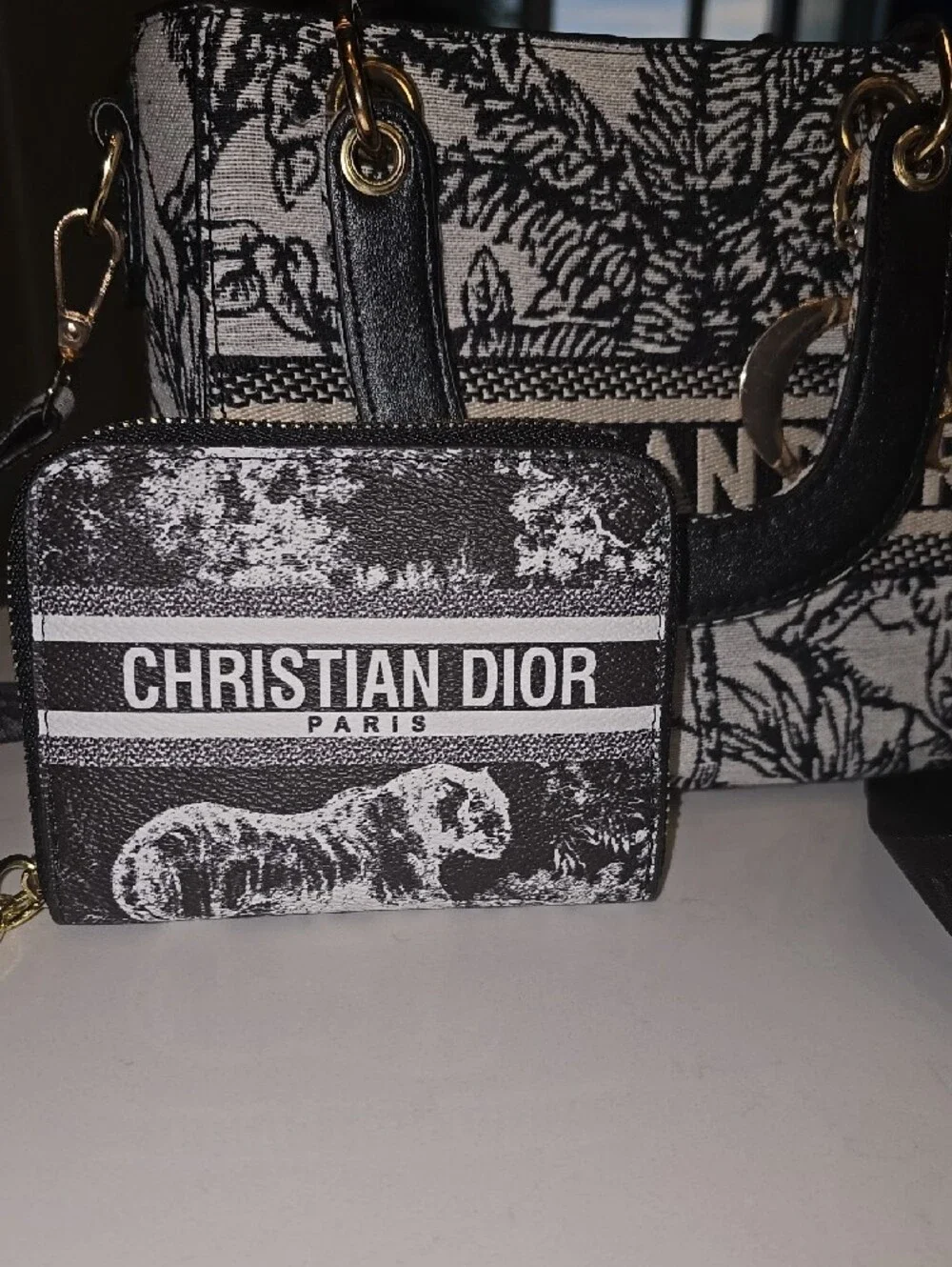 Unique Boutique compact zip